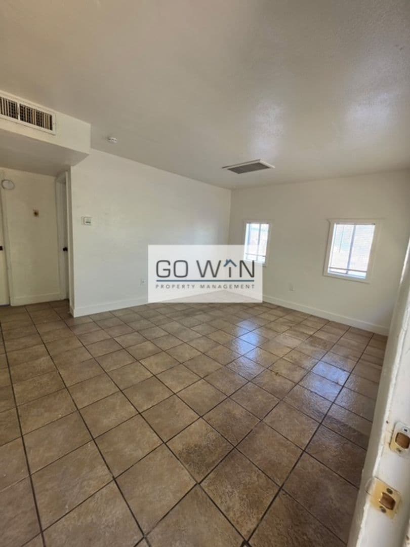 Phoenix Apartment: 1537 W Pierce St.