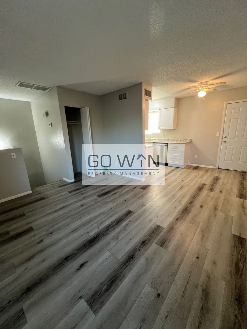 Mesa Apartment: 755 West 1st Avenue