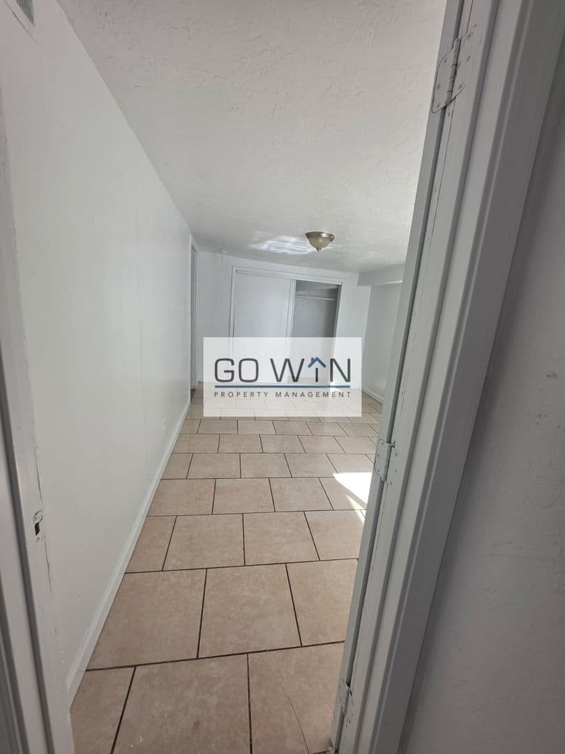 Phoenix Apartment: 2440 E Monroe St