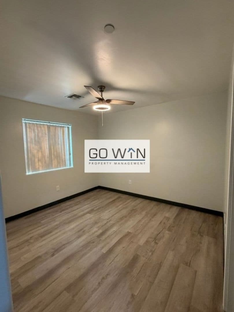 Phoenix Apartment: 23 E Illini St