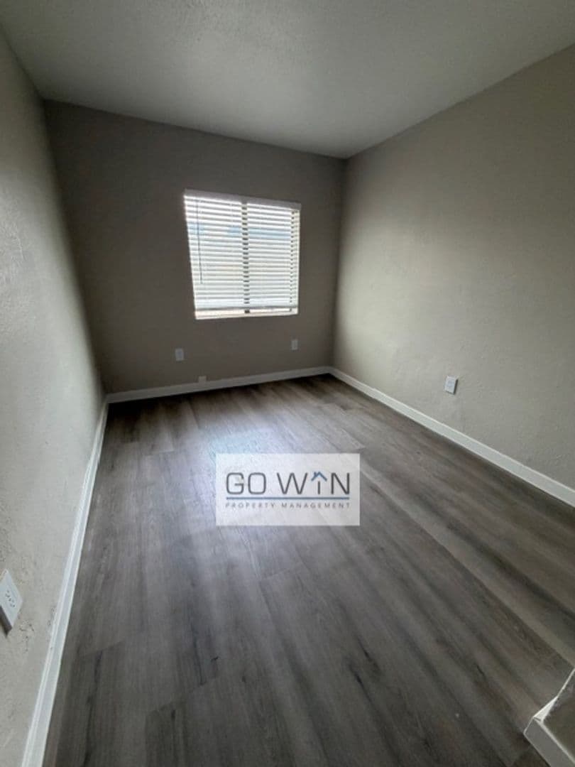 Phoenix Apartment: 1537 W Pierce St.