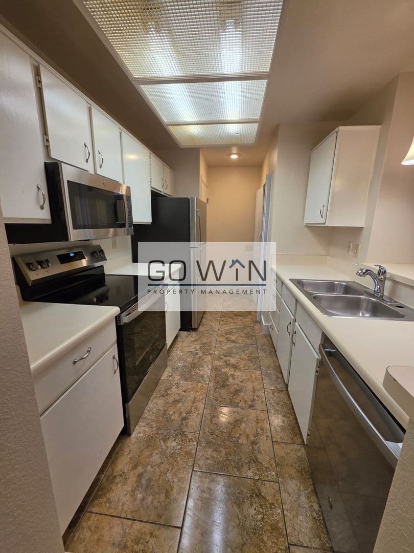 Tempe Townhome: 2035 S Elm St