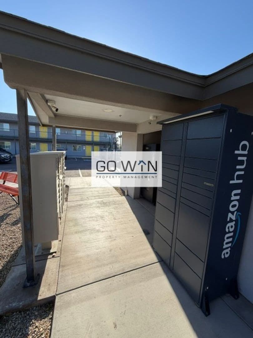 Phoenix Apartment: 23 E Illini St