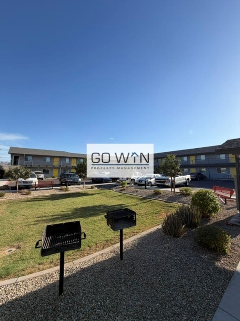 Phoenix Apartment: 23 E Illini St