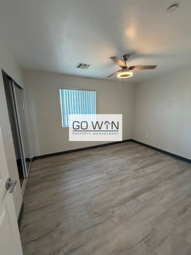 Phoenix Apartment: 23 E Illini St