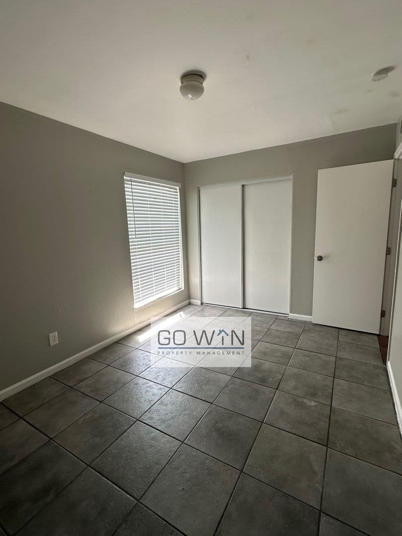 Phoenix Apartment: 9202 North 12th Street