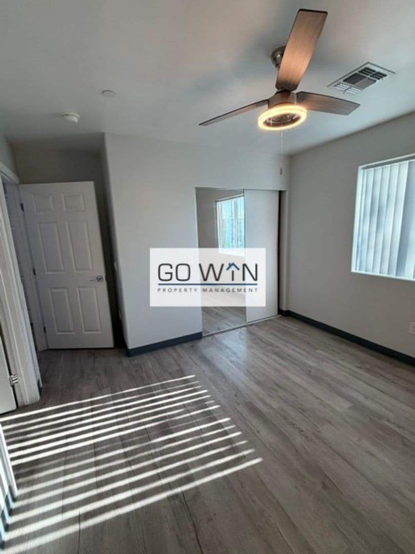 Phoenix Apartment: 23 E Illini St