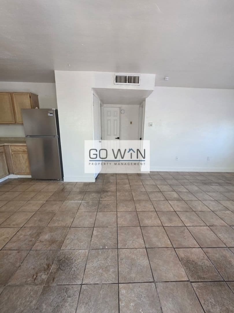 Phoenix Apartment: 1537 W Pierce St.