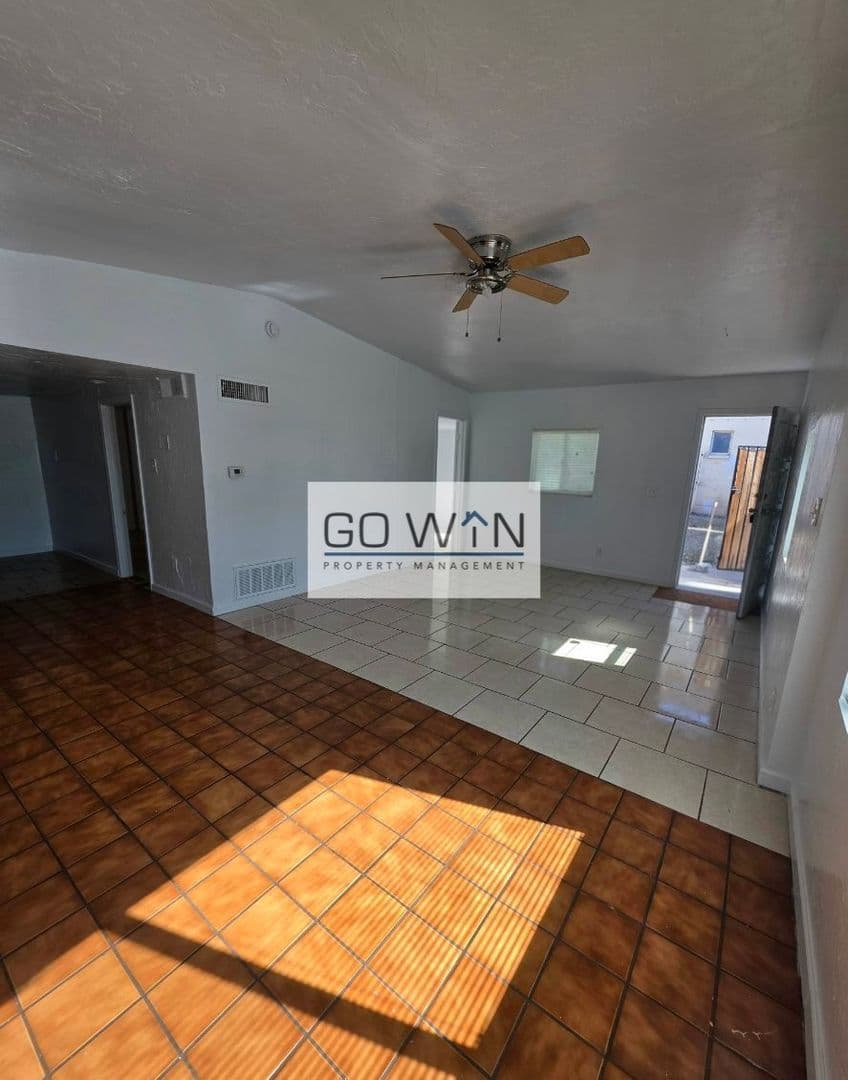 Phoenix Apartment: 2440 E Monroe St
