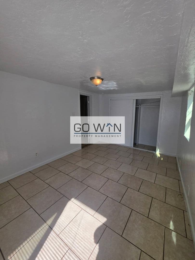 Phoenix Apartment: 2440 E Monroe St