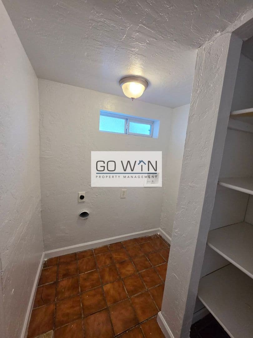 Phoenix Apartment: 2440 E Monroe St