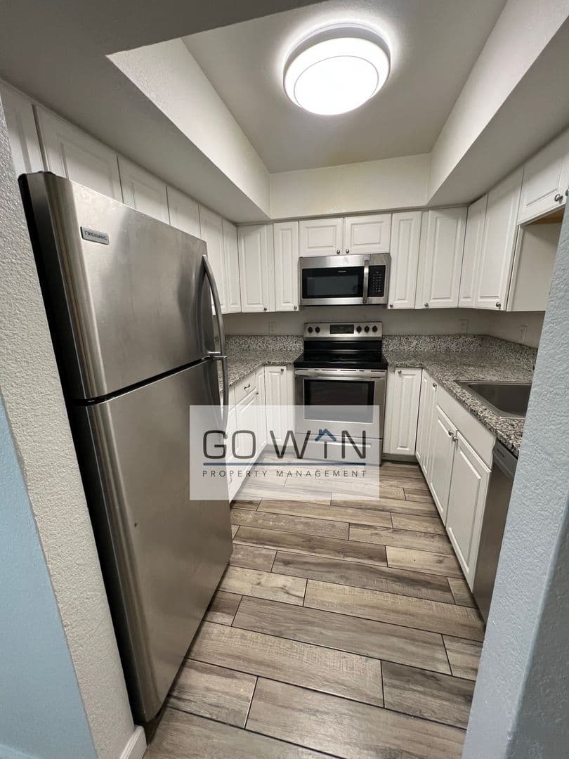 Phoenix Apartment: 1727 W Mountain View Rd