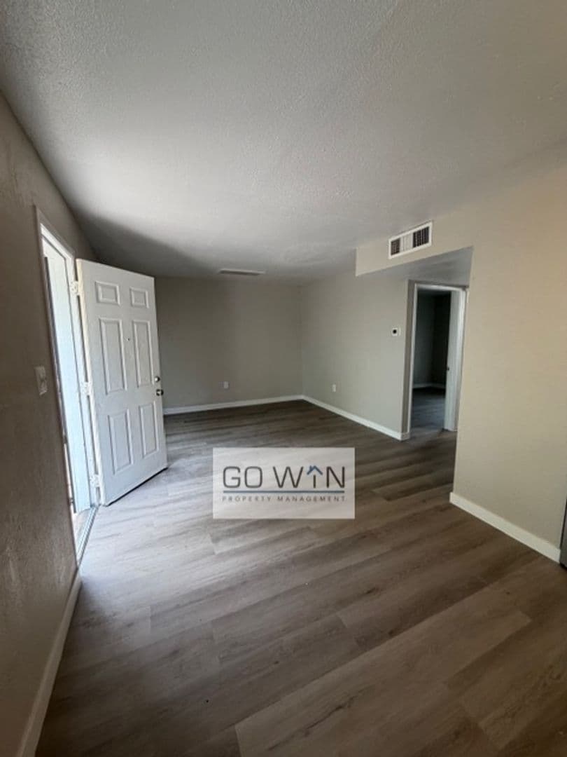 Phoenix Apartment: 1537 W Pierce St.