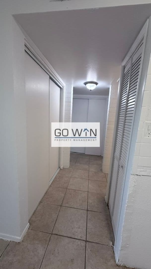 Phoenix Apartment: 2018 W Cactus Rd