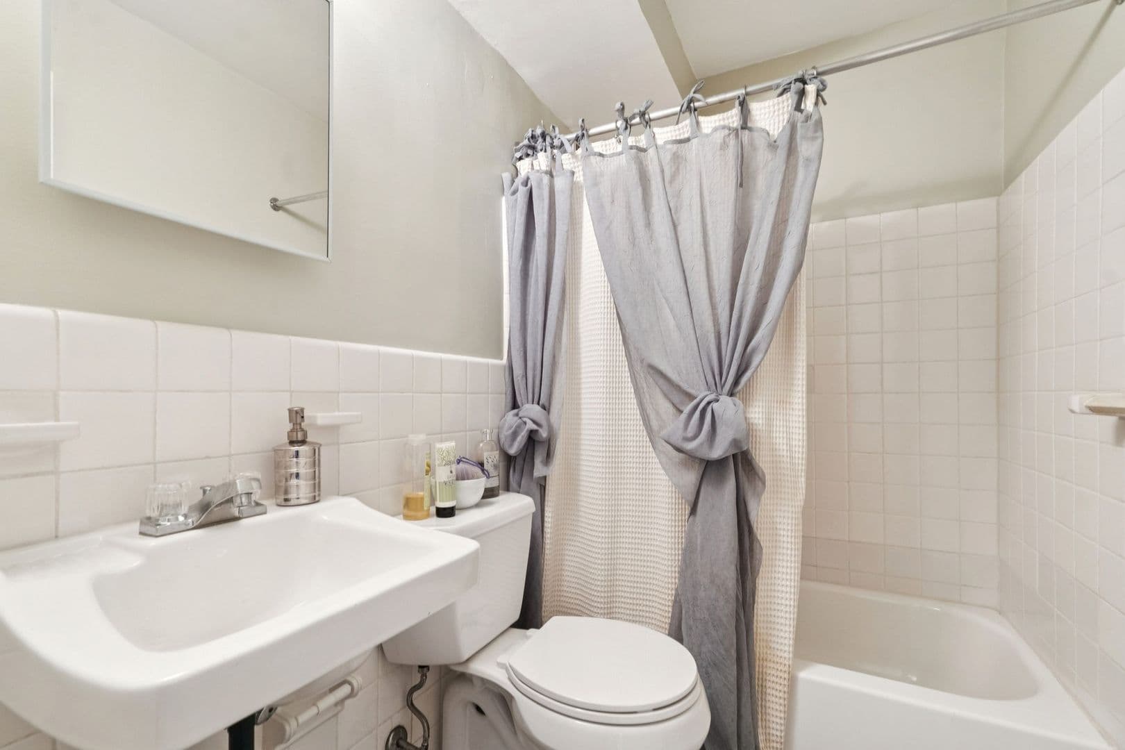 Philadelphia Apartment: 1220 North Broad Street