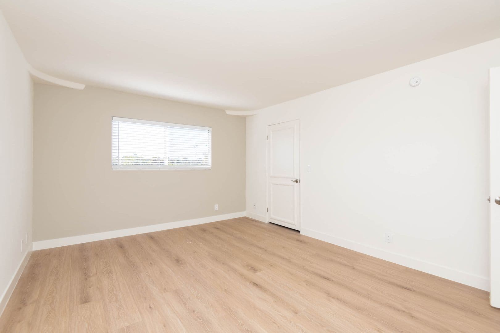 Los Angeles Apartment: 10740 Woodbine St.