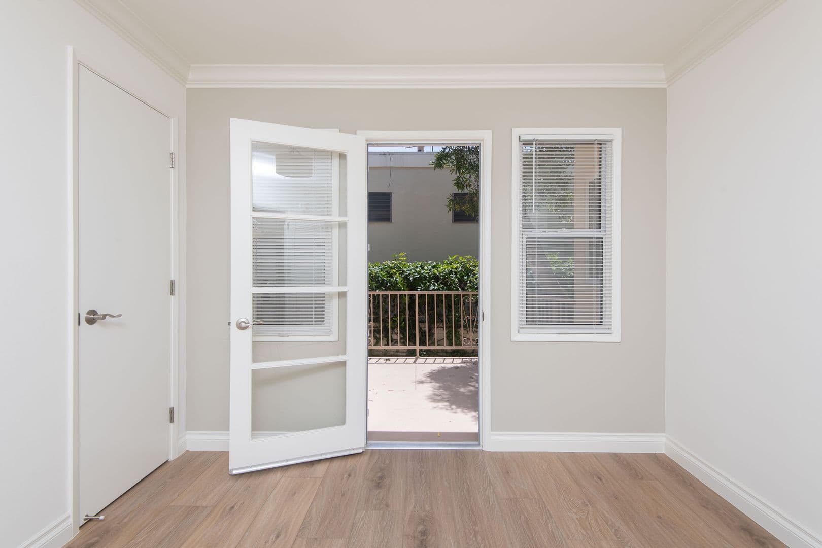 Los Angeles Apartment: 10554-60 National Blvd.