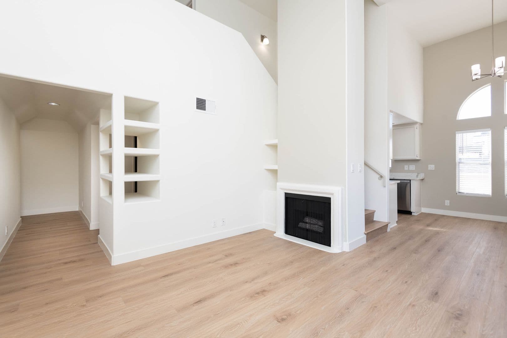 Los Angeles Apartment: 10740 Woodbine St.