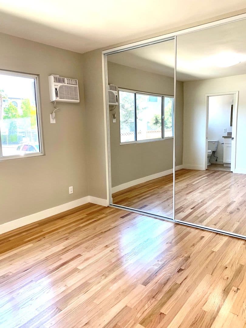Los Angeles Apartment: 1430 S. Barrington Ave.