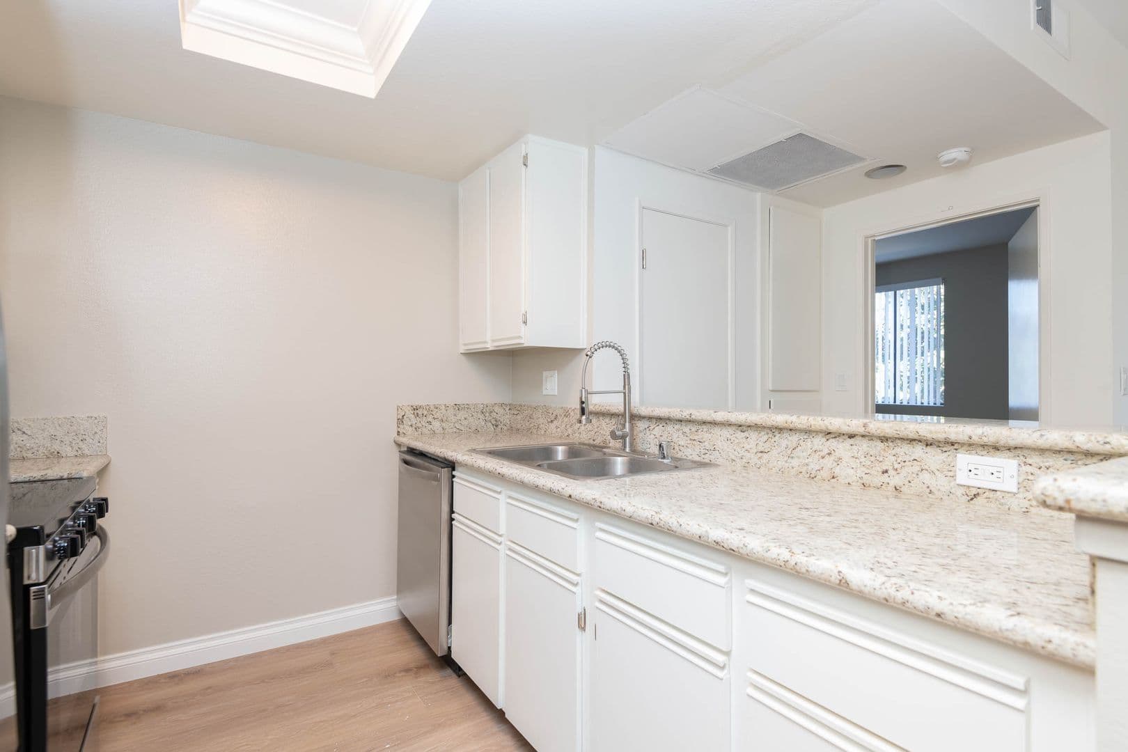 Los Angeles Apartment: 3745 Military Ave.