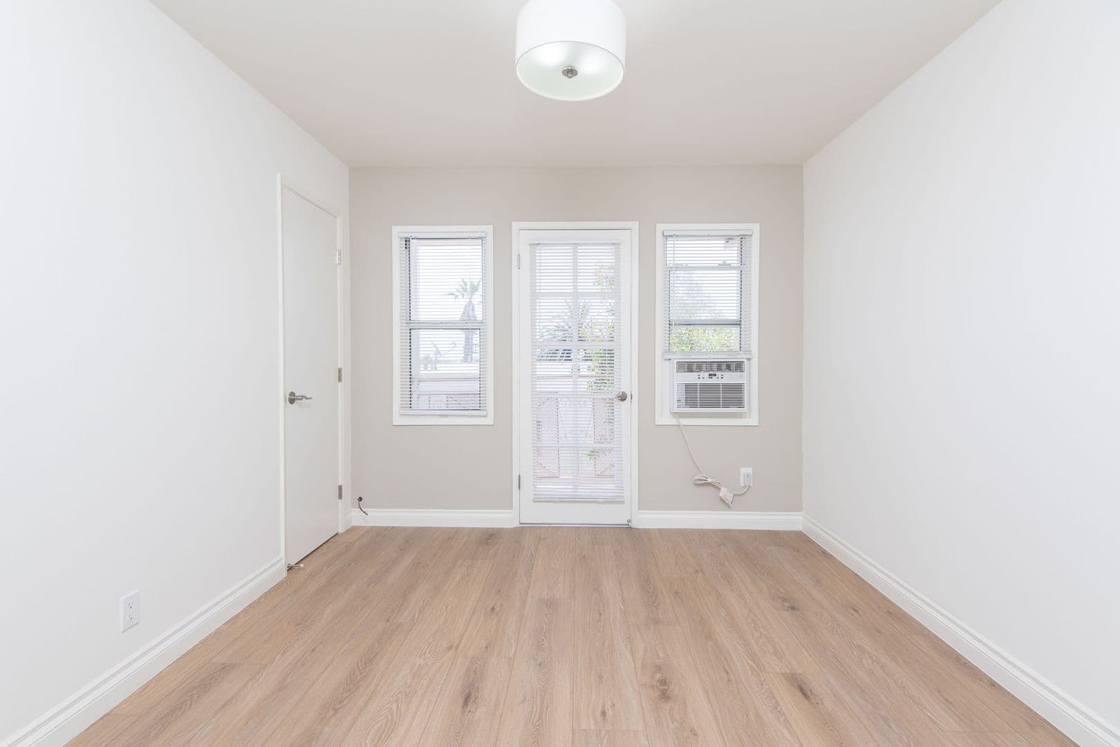 Los Angeles Apartment: 10554-60 National Blvd.
