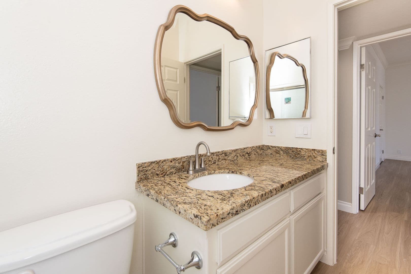 Los Angeles Apartment: 7120 Ramsgate Ave.