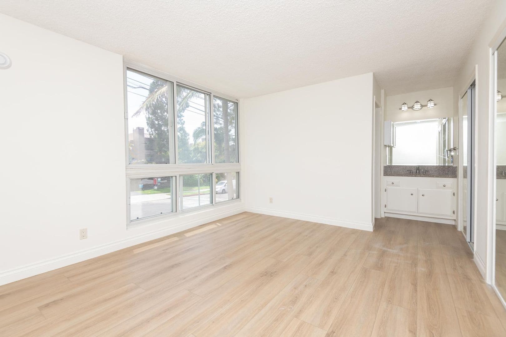 Playa Del Rey Apartment: 8225 Manitoba St.