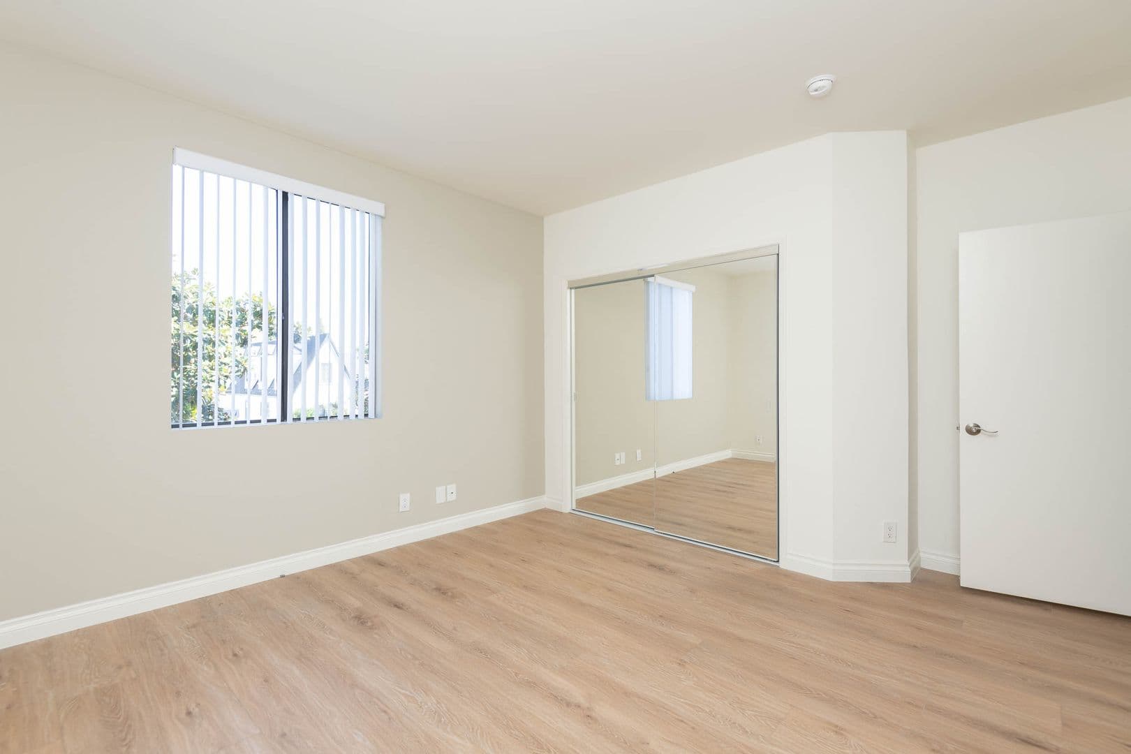 Los Angeles Apartment: 3745 Military Ave.