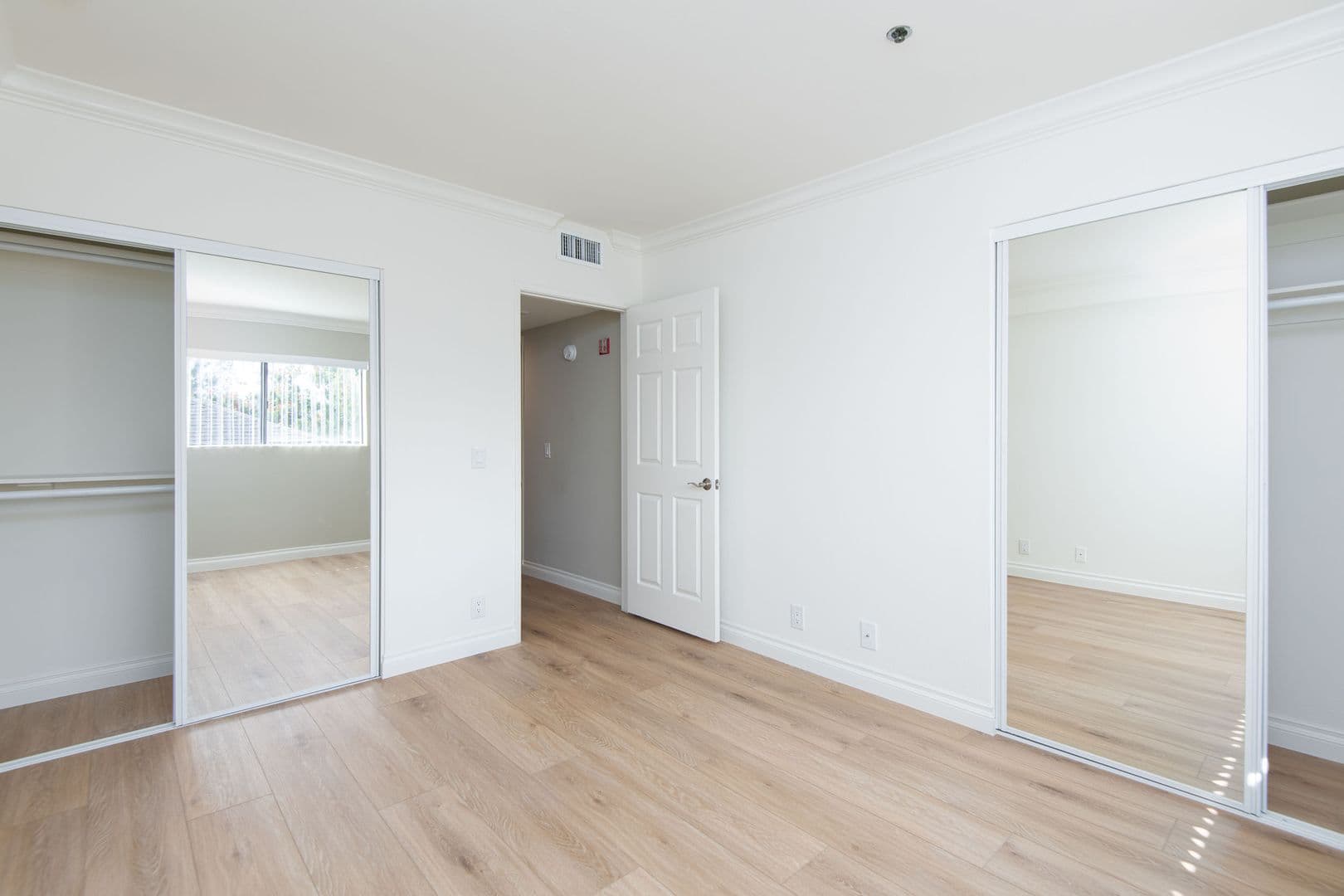 Los Angeles Apartment: 7120 Ramsgate Ave.