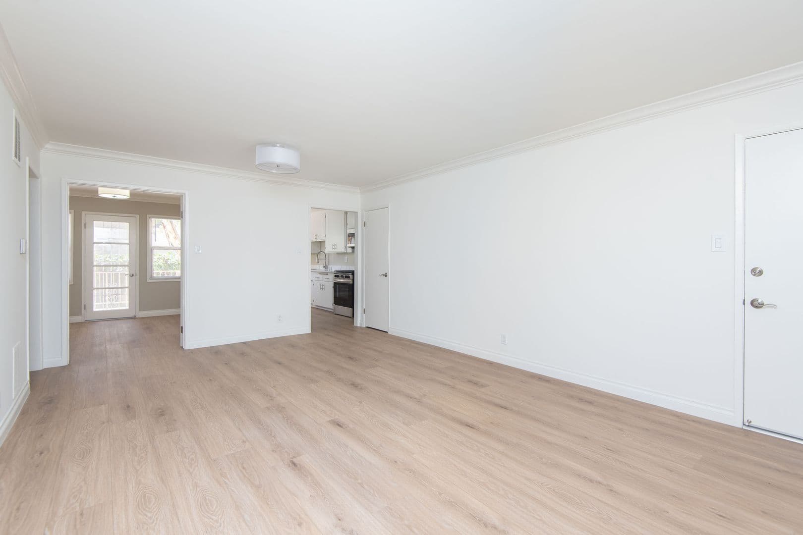 Los Angeles Apartment: 10554-60 National Blvd.