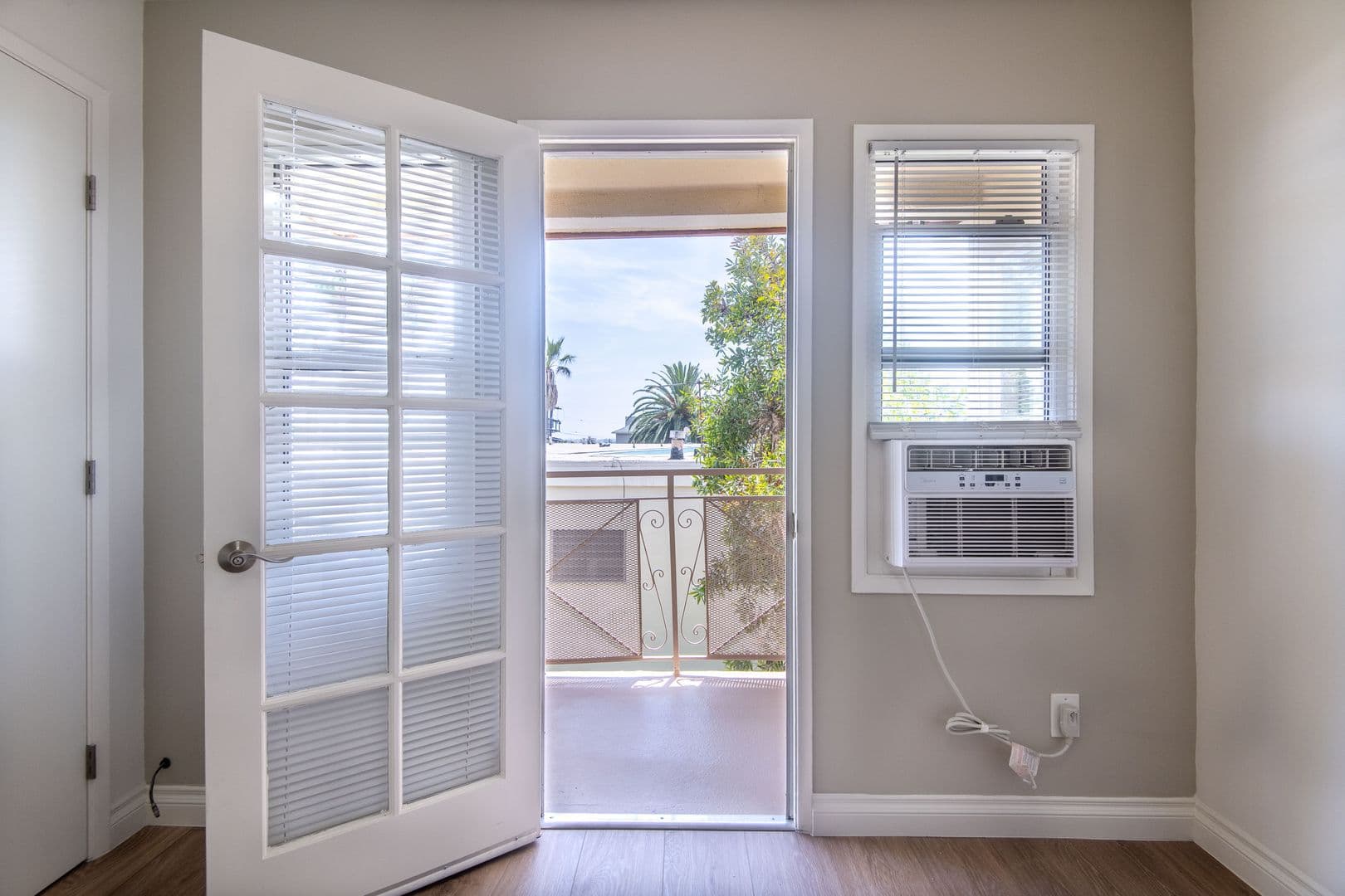 Los Angeles Apartment: 10554-60 National Blvd.