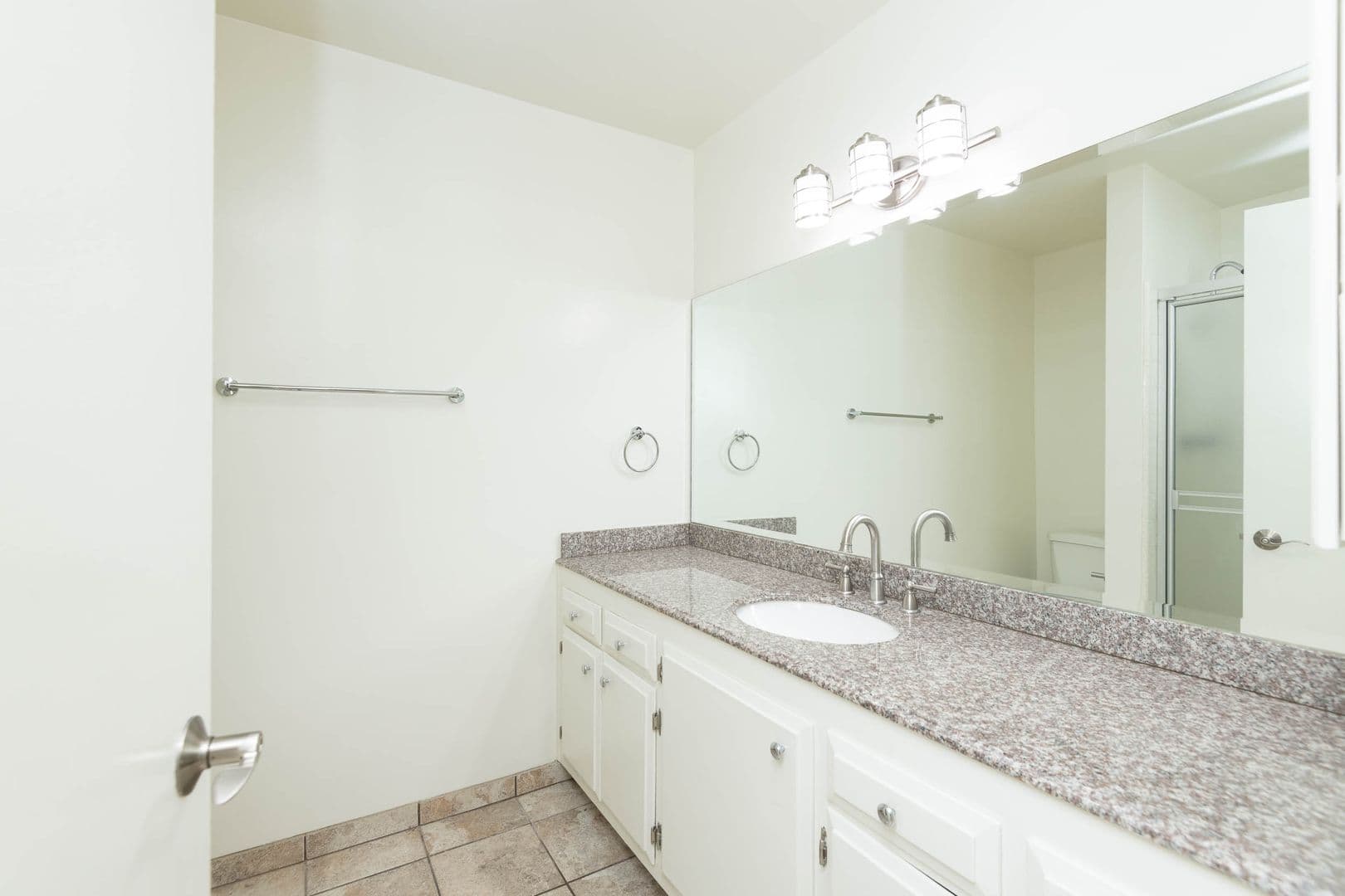Playa Del Rey Apartment: 8225 Manitoba St.