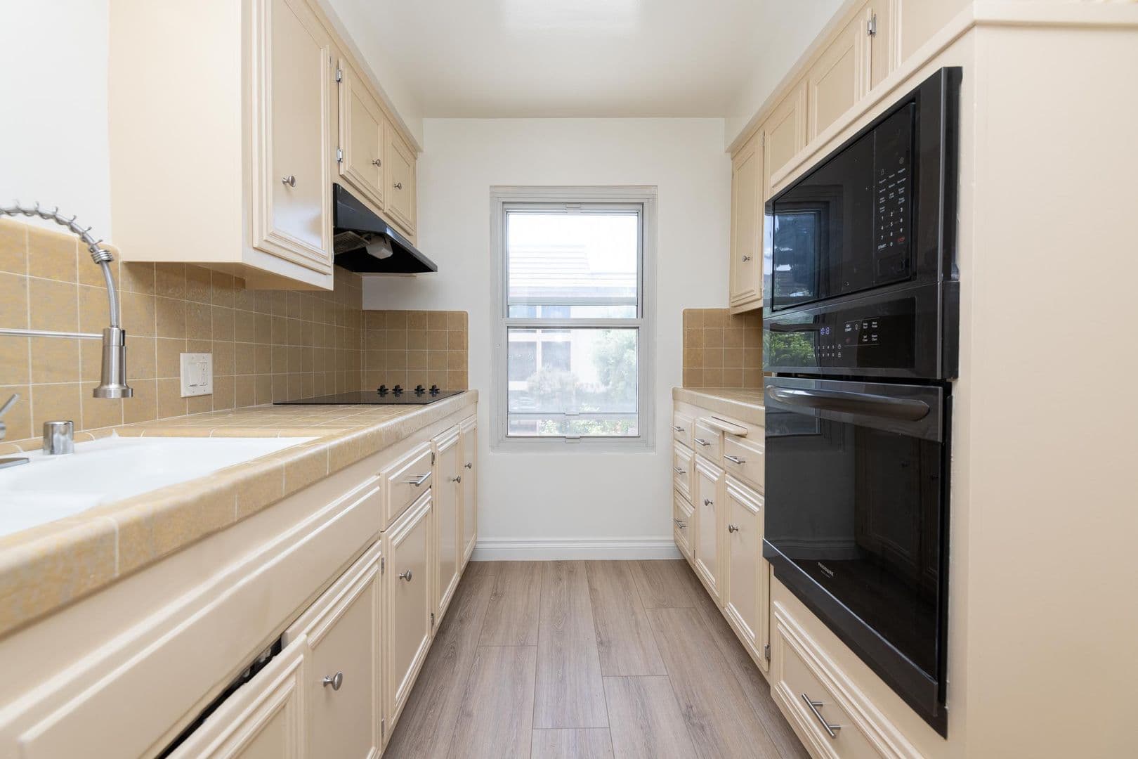 Playa Del Rey Apartment: 8225 Manitoba St.