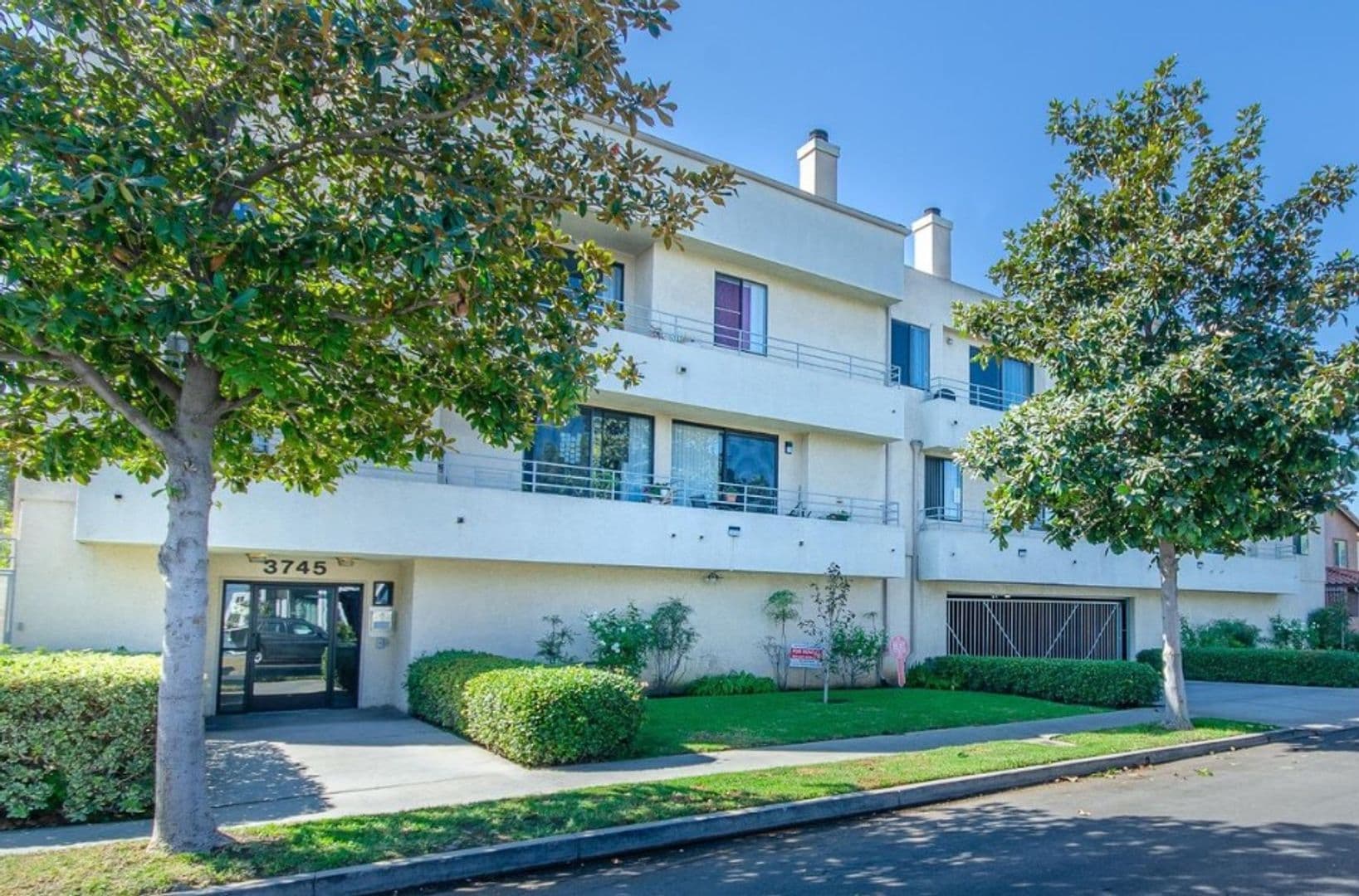 Los Angeles Apartment: 3745 Military Ave.