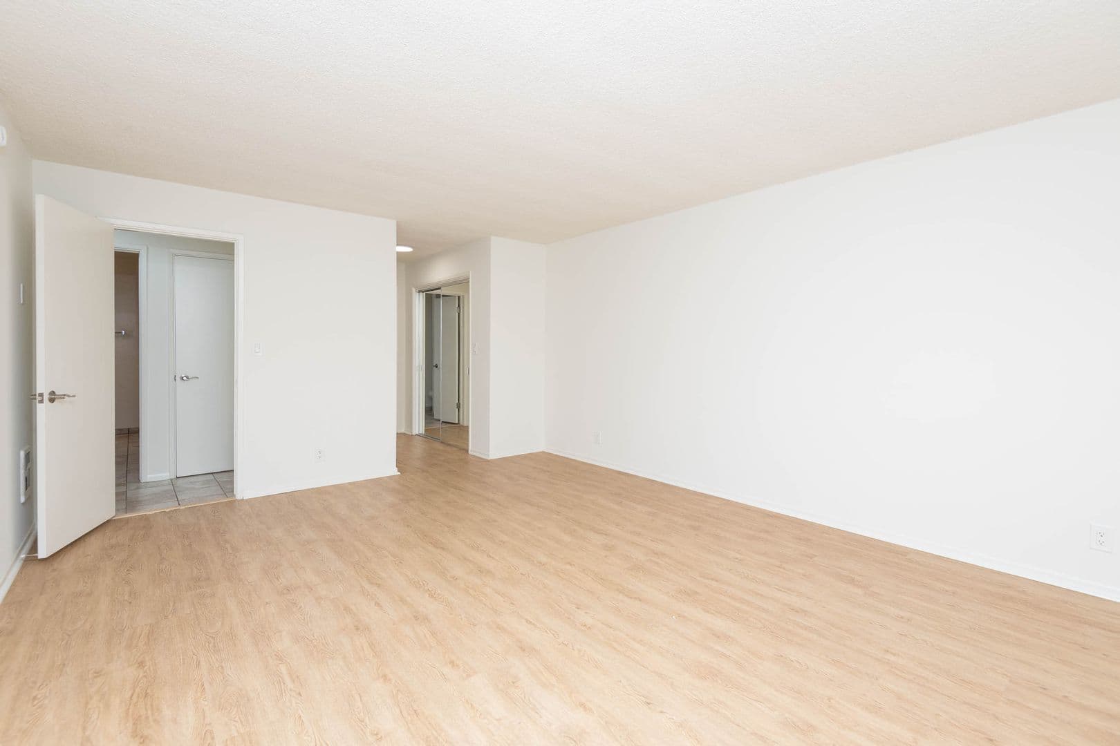 Playa Del Rey Apartment: 8225 Manitoba St.