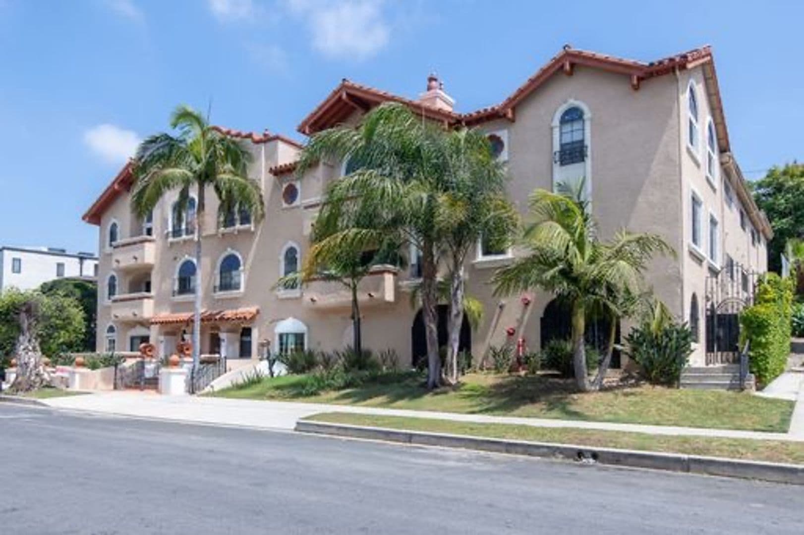 Los Angeles Apartment: 7120 Ramsgate Ave.