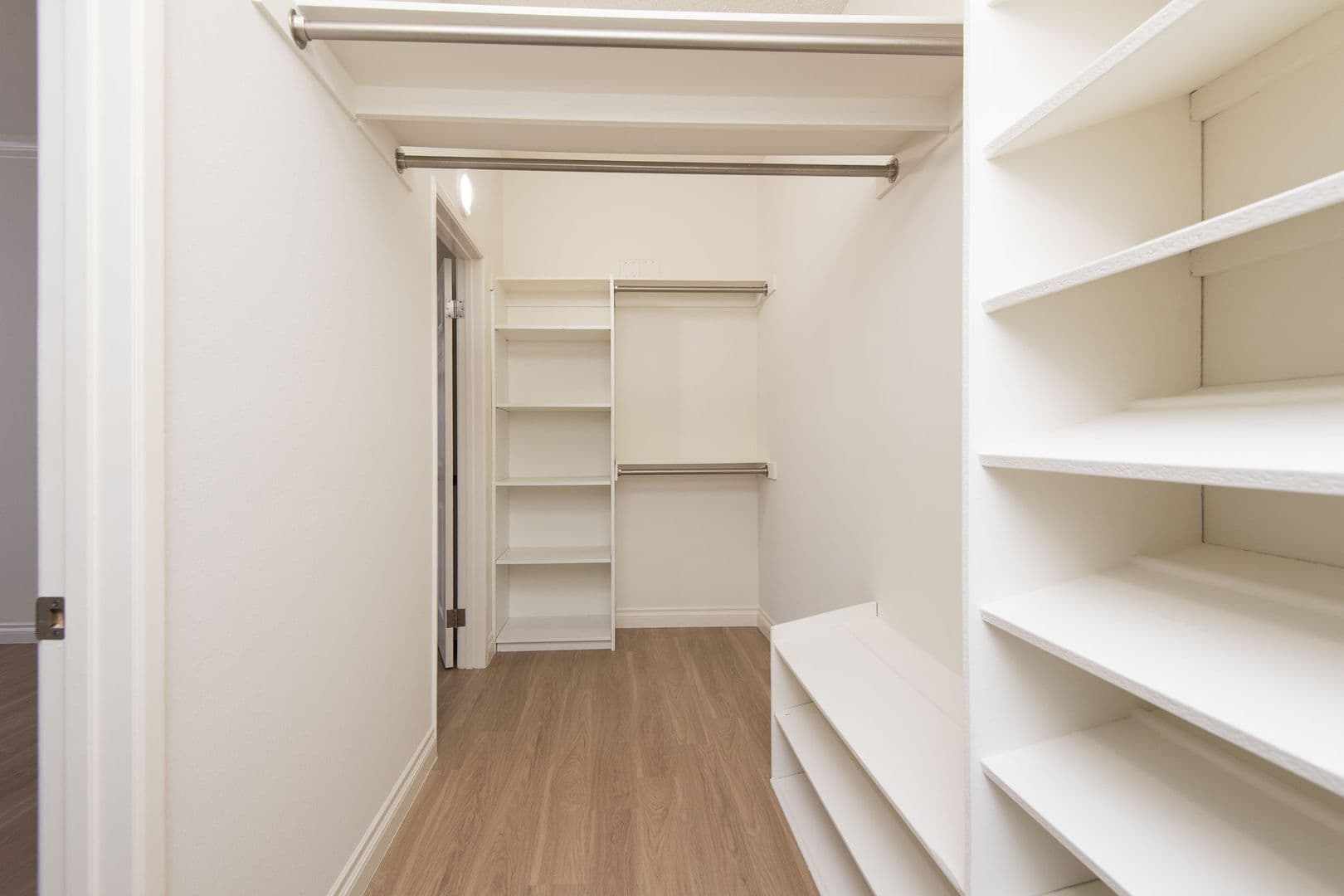 Los Angeles Apartment: 7120 Ramsgate Ave.