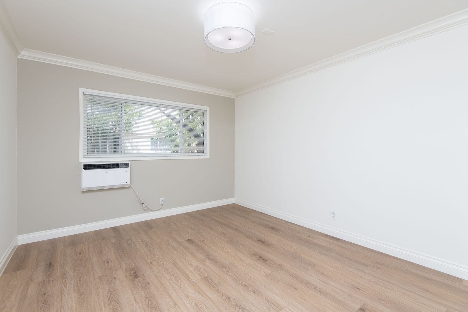 Los Angeles Apartment: 10554-60 National Blvd.