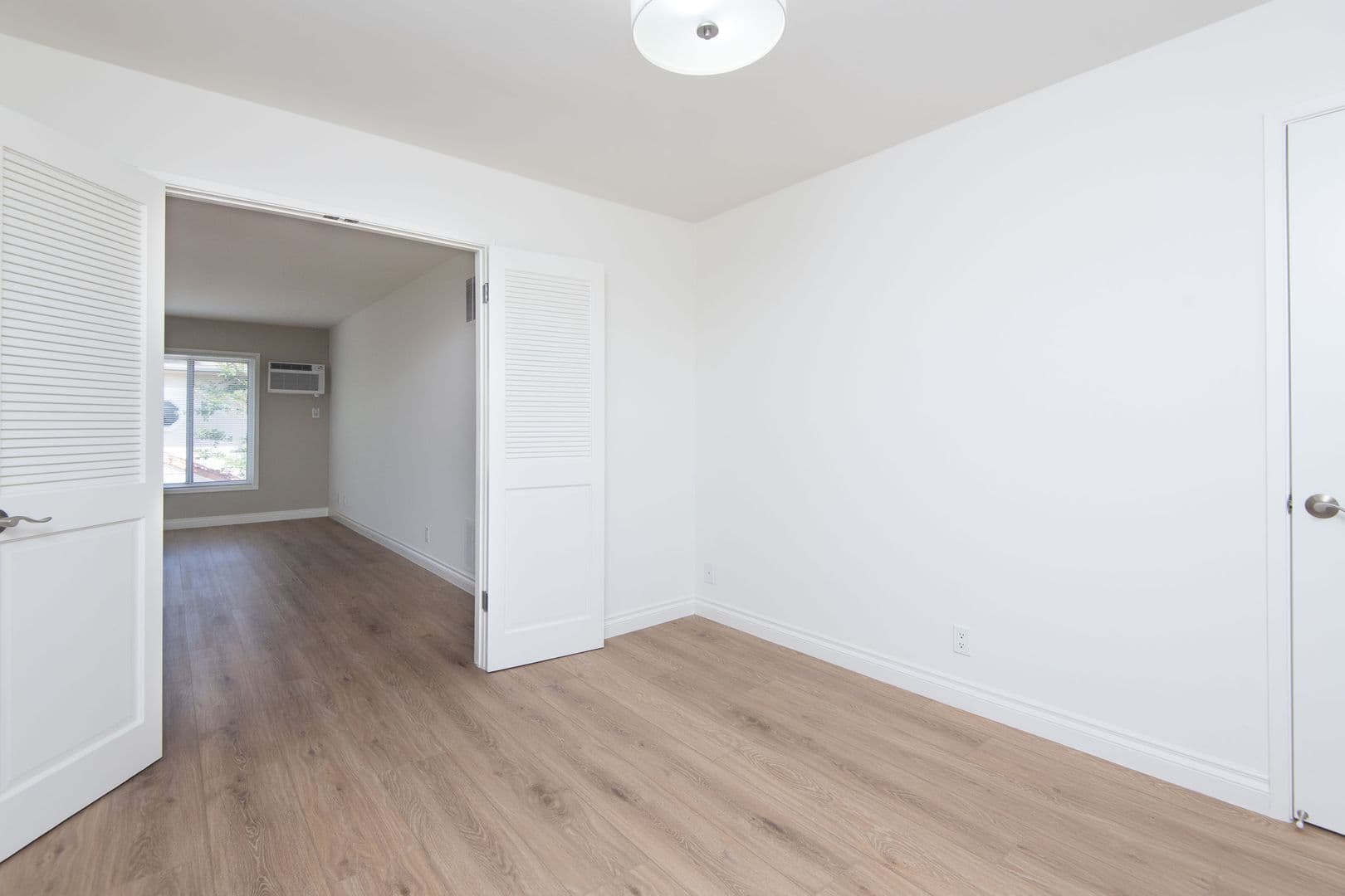Los Angeles Apartment: 10554-60 National Blvd.