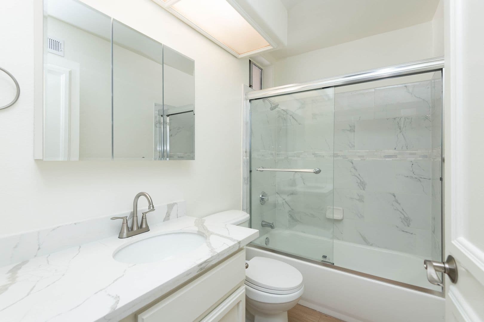 Los Angeles Apartment: 10740 Woodbine St.