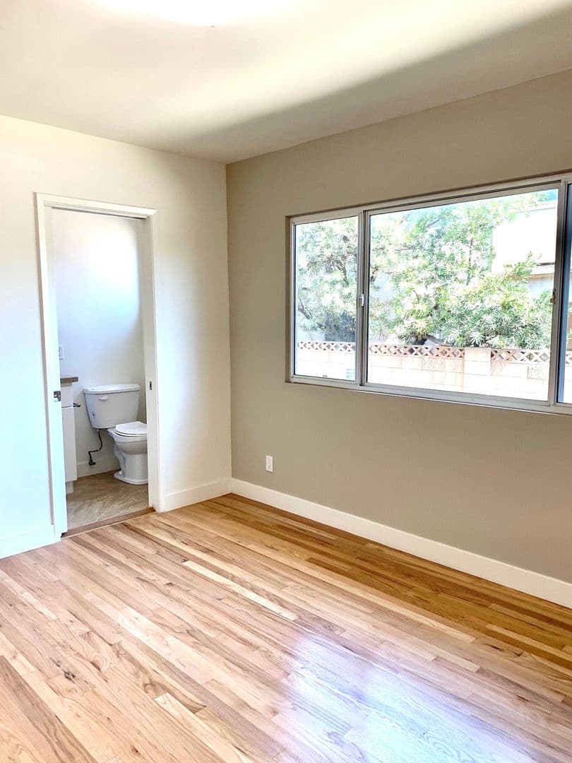 Los Angeles Apartment: 1430 S. Barrington Ave.