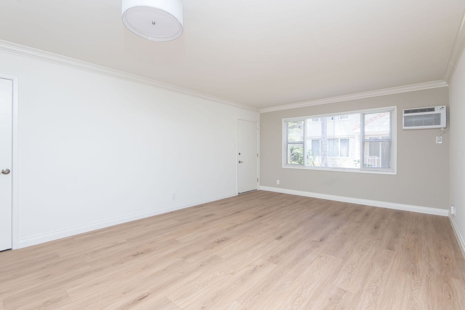 Los Angeles Apartment: 10554-60 National Blvd.