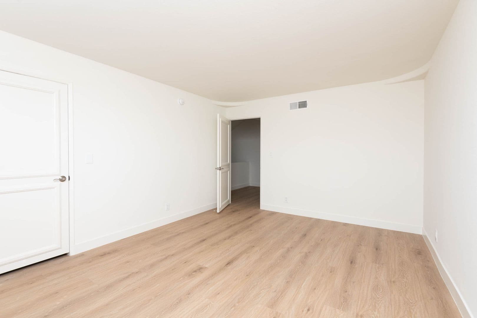 Los Angeles Apartment: 10740 Woodbine St.