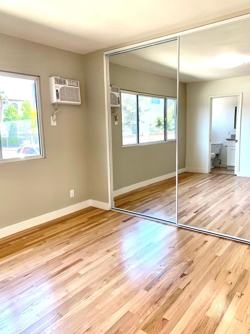 Los Angeles Apartment: 1430 S. Barrington Ave.