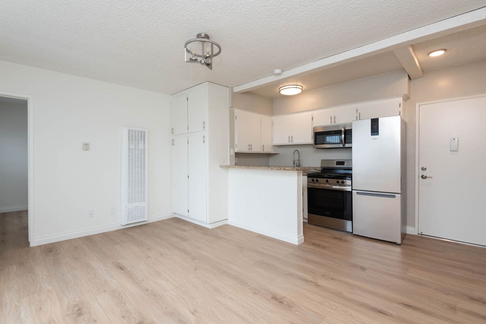 Los Angeles Apartment: 12740 Venice Blvd.