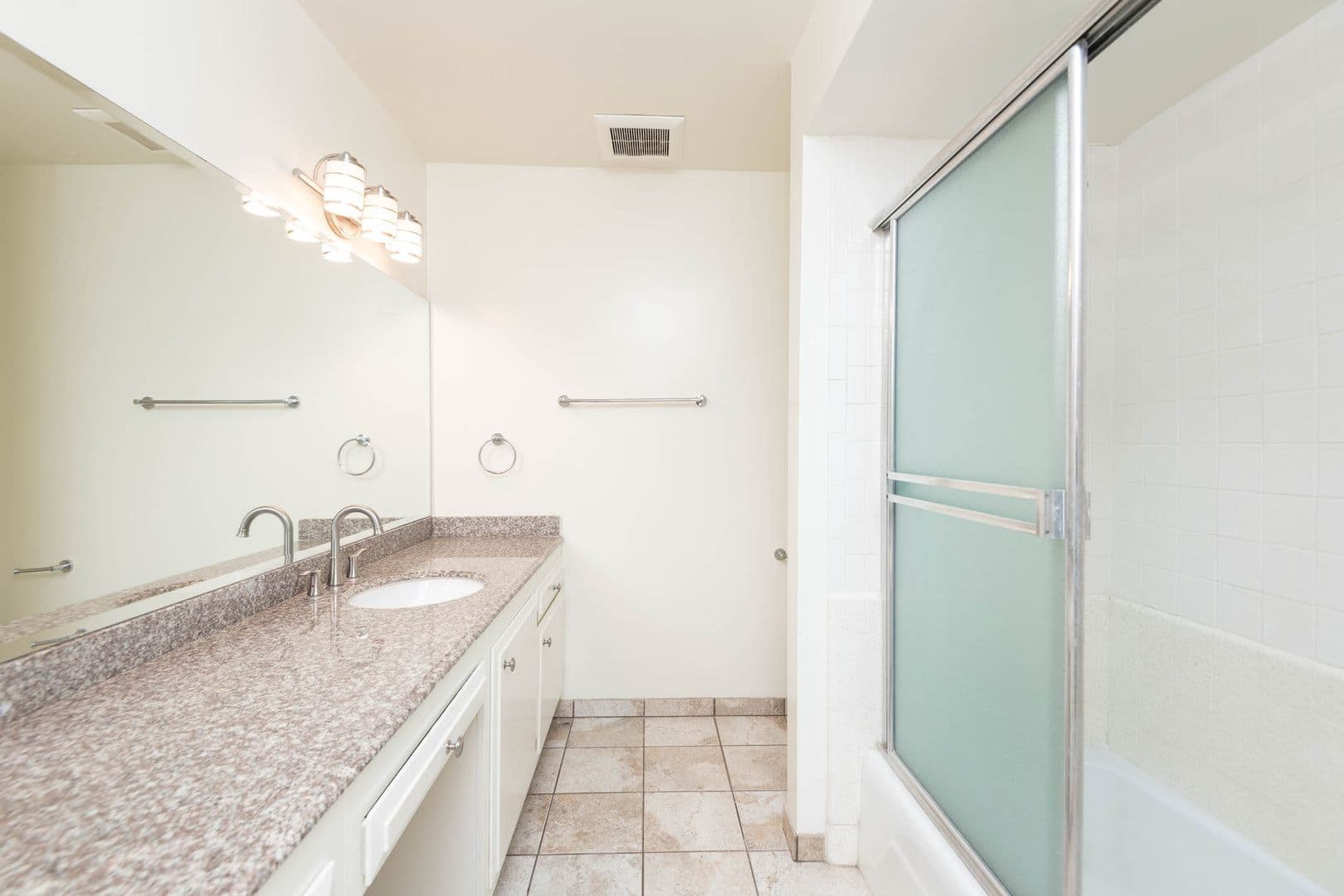 Playa Del Rey Apartment: 8225 Manitoba St.