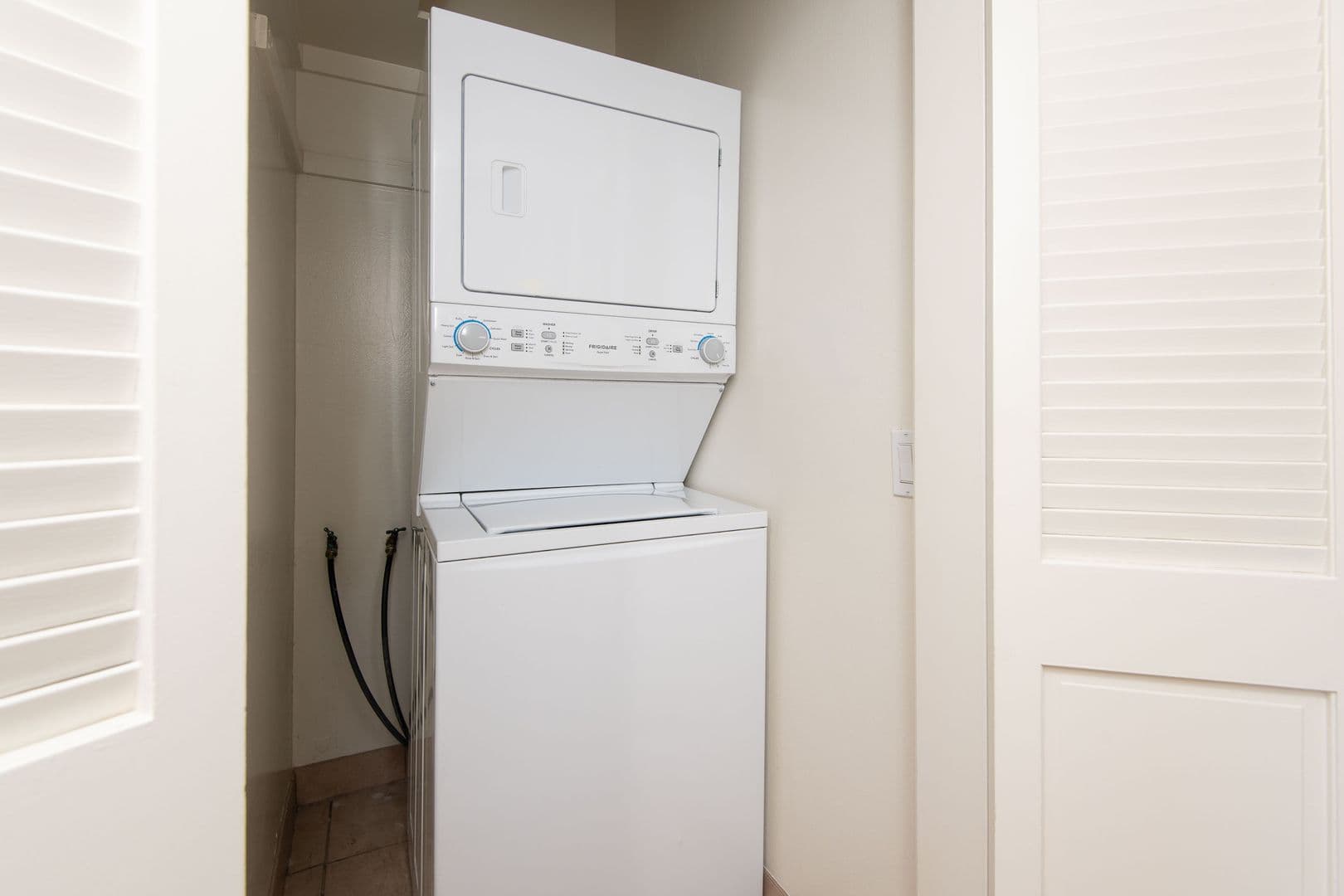 Los Angeles Apartment: 7120 Ramsgate Ave.