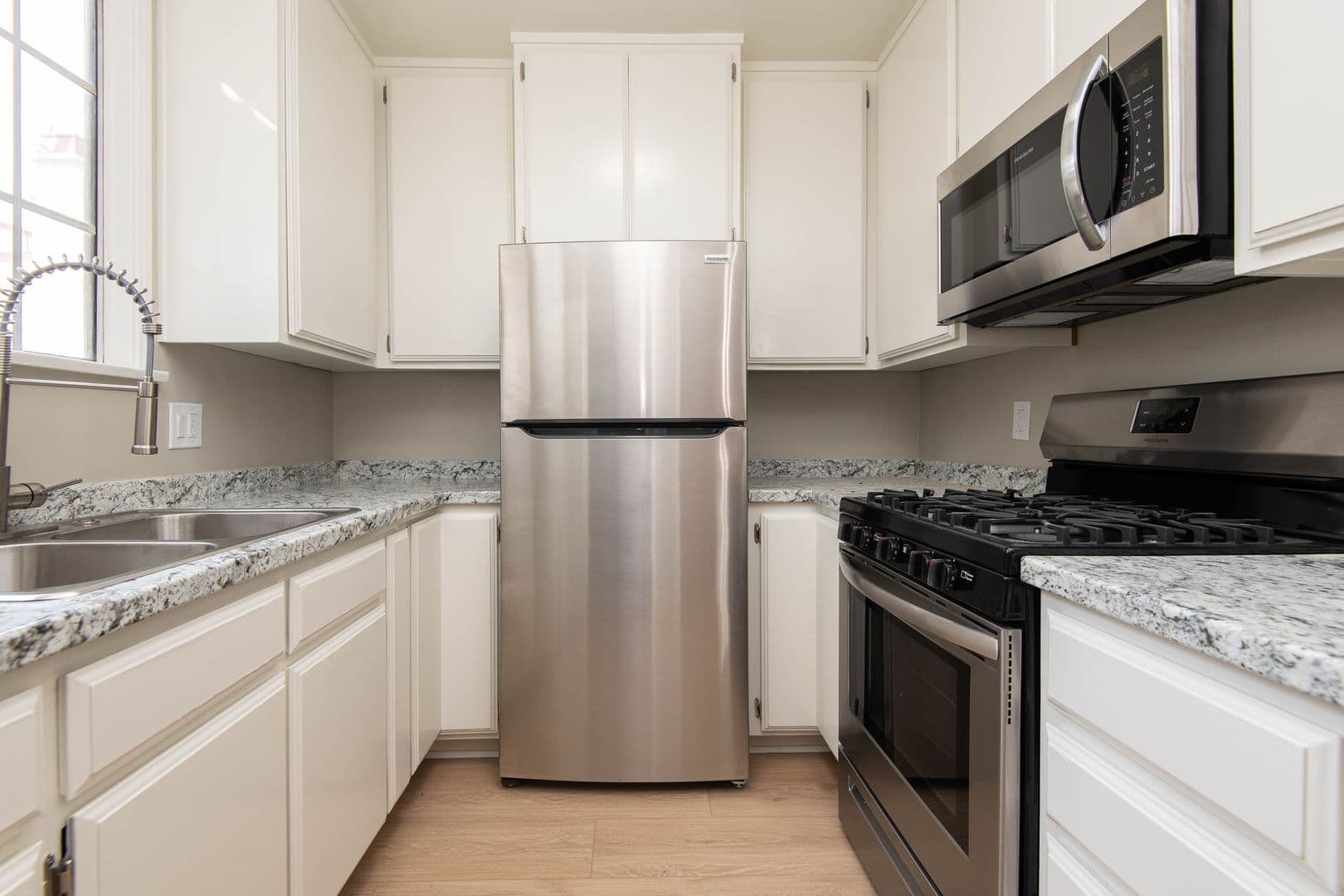Los Angeles Apartment: 7045-51 Kittyhawk Ave.