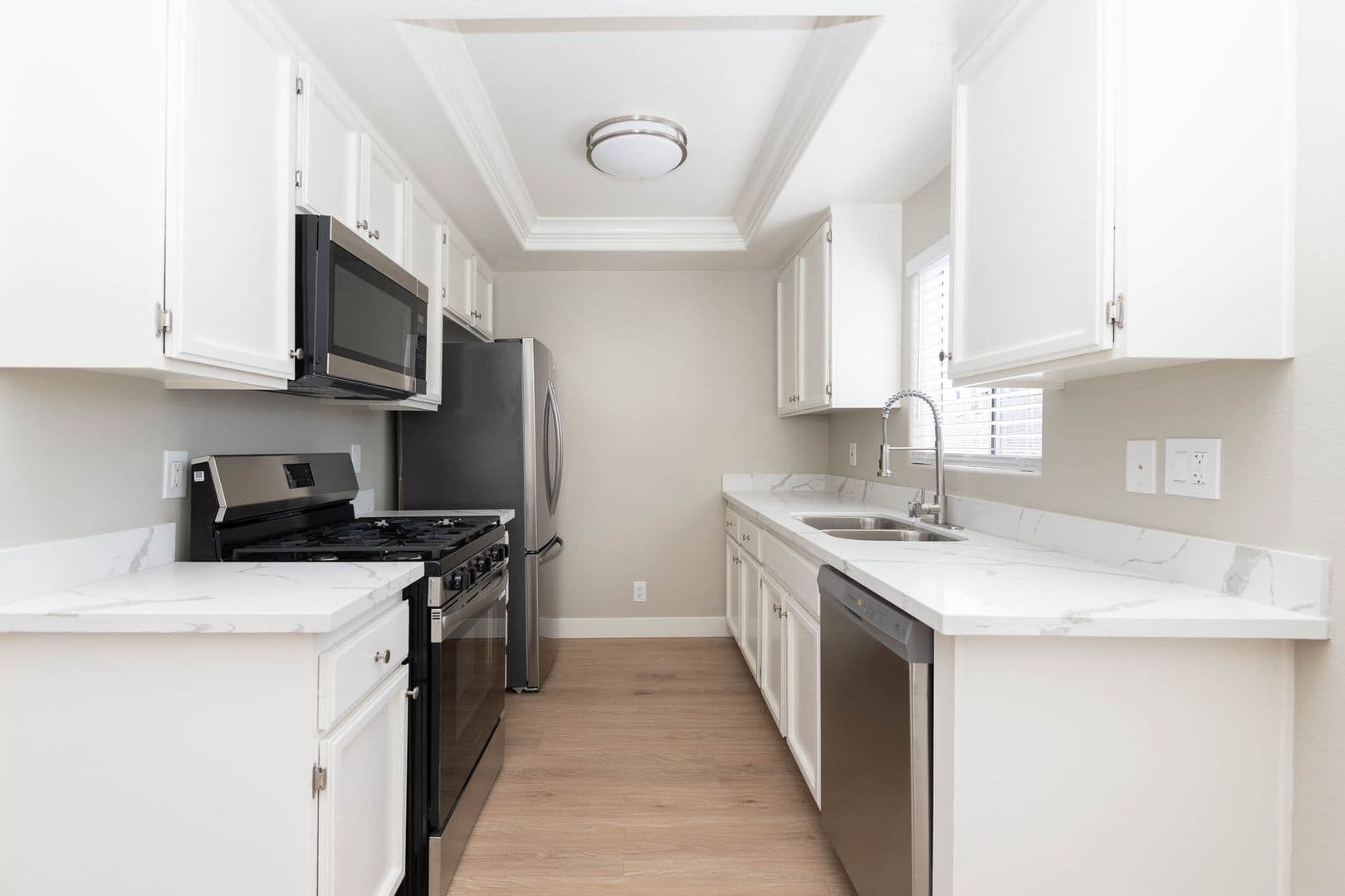 Los Angeles Apartment: 10740 Woodbine St.