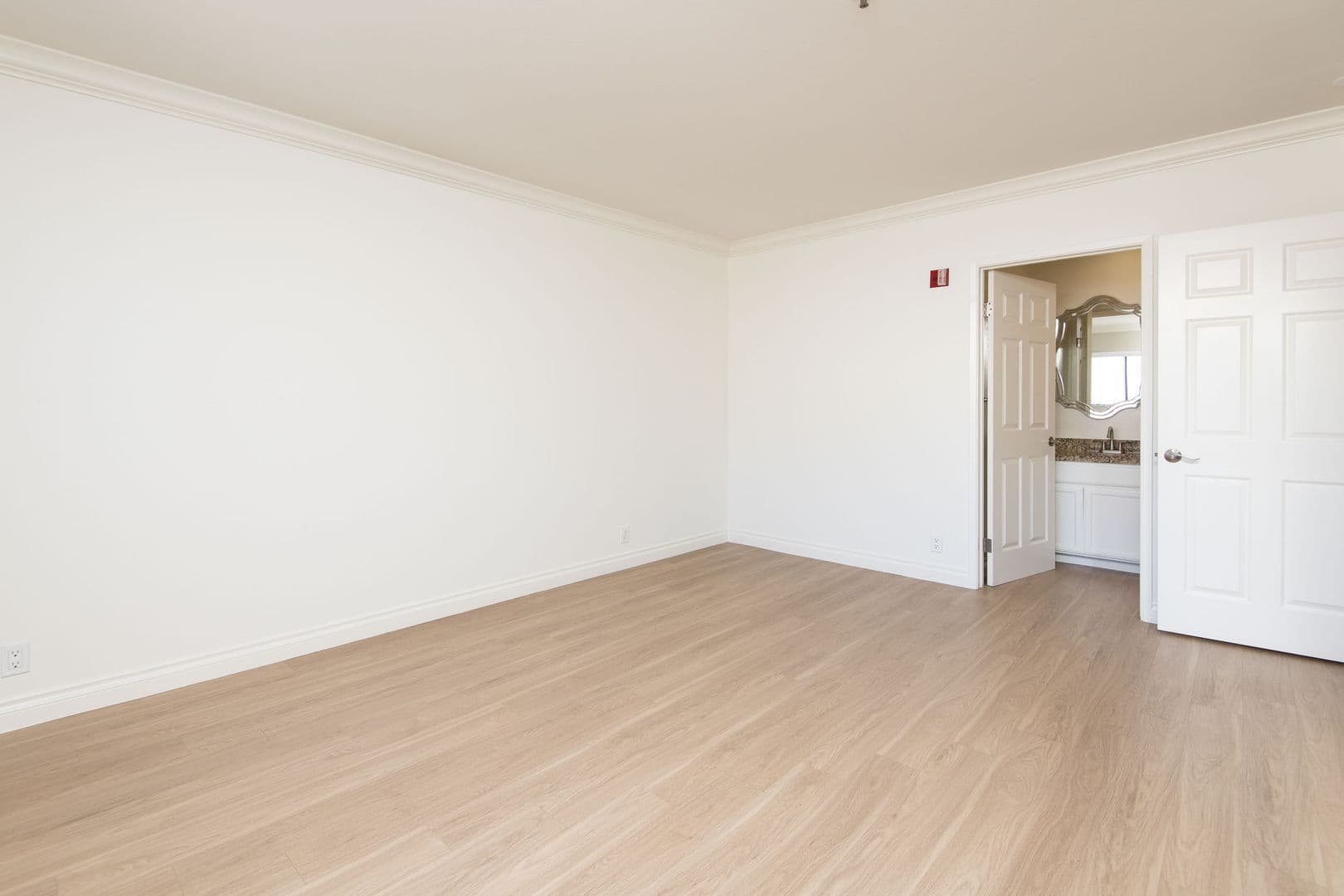 Los Angeles Apartment: 7120 Ramsgate Ave.